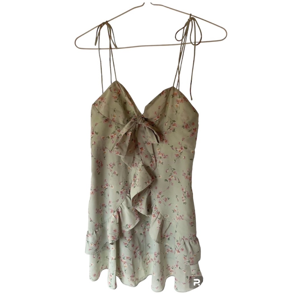 PRETTY  FLOWY LIGHT BLUE FLORAL SUNDRESS IN SIZE SMALL TO MEDIUM